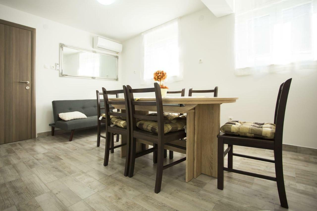 Apartman Leona Kaštela Esterno foto