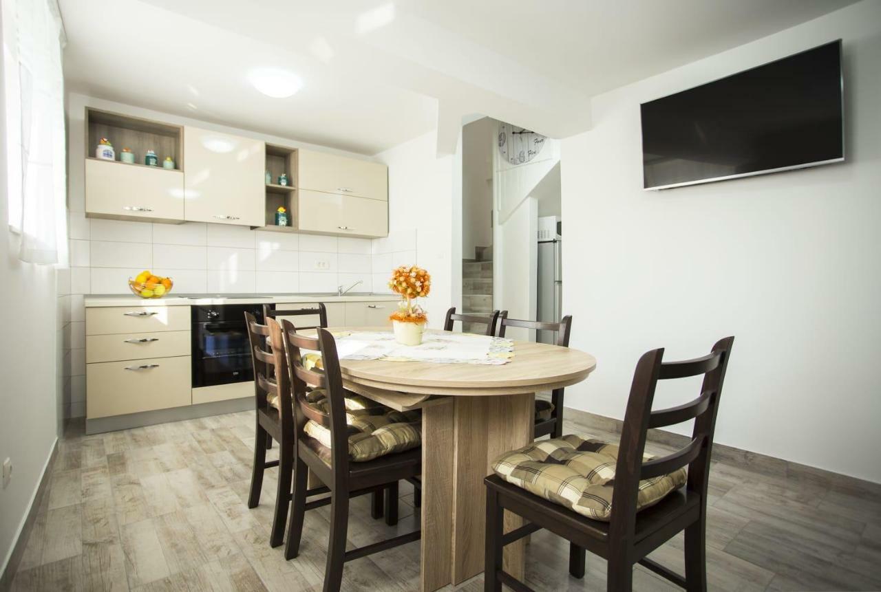 Apartman Leona Kaštela Esterno foto